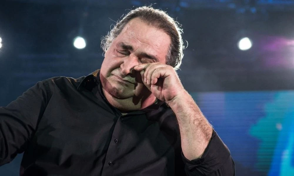 Ράγισαν καρδιές στη Θεσσαλονίκη για τον Βασίλη Καρρά–Ο επικήδειος και τα λόγια του γιατρού του (Εικόνες-Βίντεο)